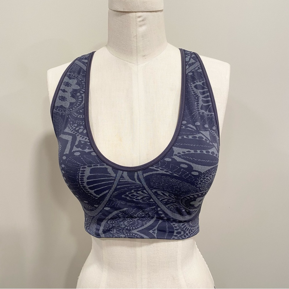ATHLETA Seamless Latch Racerback Gray Sports Bra Adjustable Size Medium
